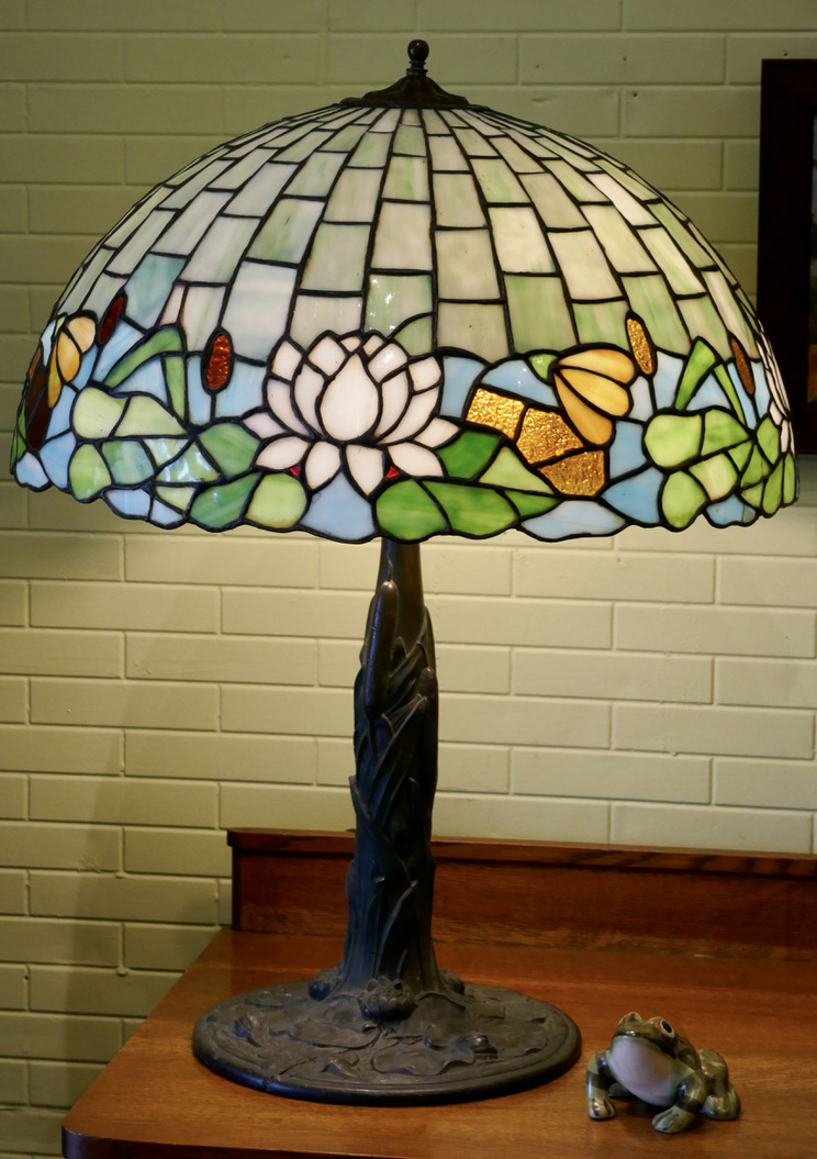 terras De andere dag Realistisch Chicago Mosaic Leaded Glass Lamp | J. Austin Antiques - 413.253.3986
